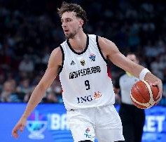 开云体育下载-慢热！小瓦格纳首节7投仅2中拿到5分 正负值-4