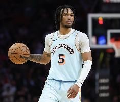 明天马刺客战活塞 卡斯尔因右膝过度伸展出战成疑